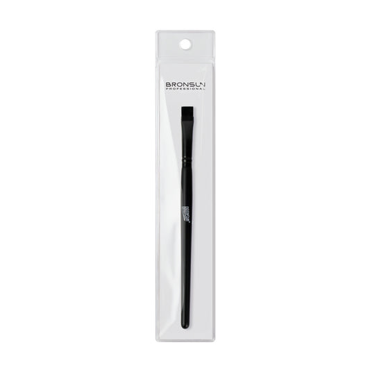 Una fotografia a primo piano di un pennello cosmetico professionale BRONSUN PROFESSIONAL con manico nero e setole nere a taglio dritto, racchiuso nella sua confezione blister in plastica trasparente con intestazione bianca, che mostra il testo 'BRONSUN PROFESSIONAL' e il logo sul manico, su uno sfondo bianco semplice.