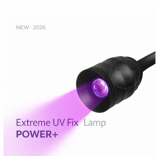 Dettaglio ravvicinato della testina della lampada LED UV Extreme Fix Lamp POWER+ che emette il fascio di luce viola focalizzato per la polimerizzazione.