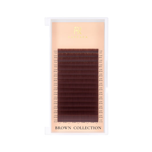 Vista dall'alto della palette aperta di extension ciglia marroni fredde BARBARA Plum (Brown Collection), con le 16 strisce di lunghezze miste da 7 a 15 mm pronte per l'uso.