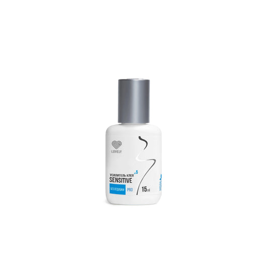Flacone di potenziatore tenuta Lovely Sensitive pH 5.0 senza profumazione con estratto di camomilla.
